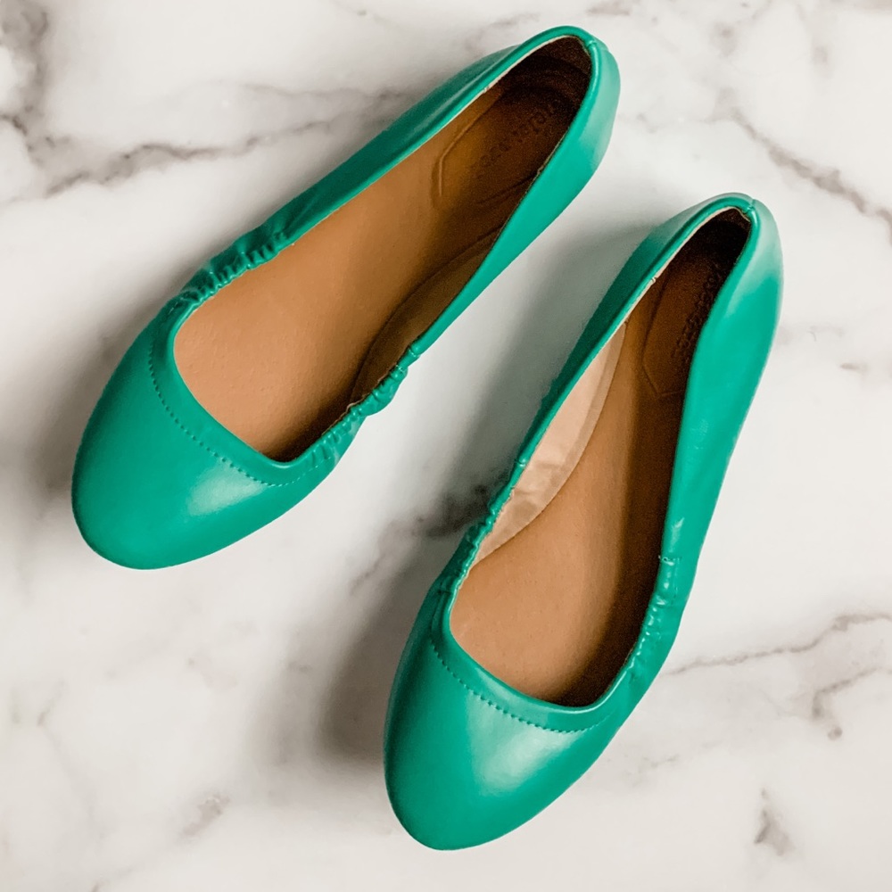 NWOT Violet & Red brand teal ballet flats